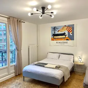  Appartement Paris: Agreable Chambre D'un Grand Artiste France